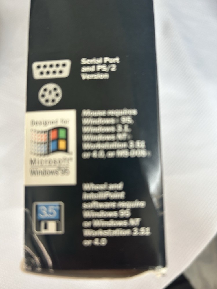 Microsoft IntelliMouse, DB9/PS/2 Version, Two Buttons Plus Dial-In Button