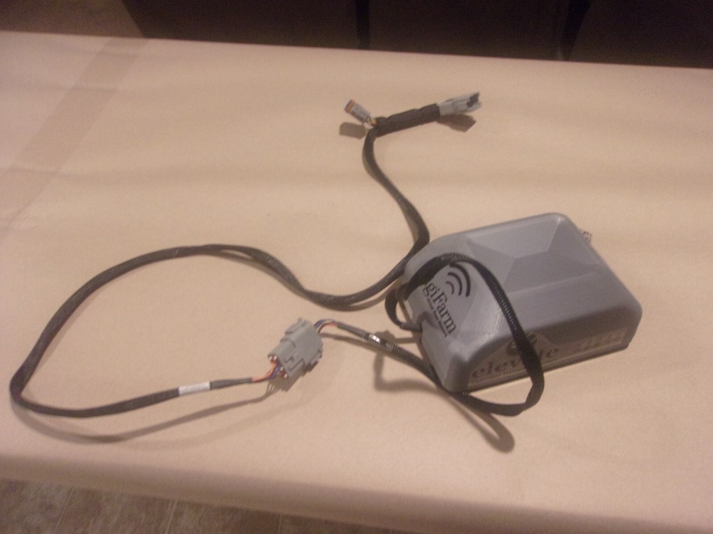Digi Farm Elevate Seamless Universal Modem 349448 includes MD8120 47" T-CABLE