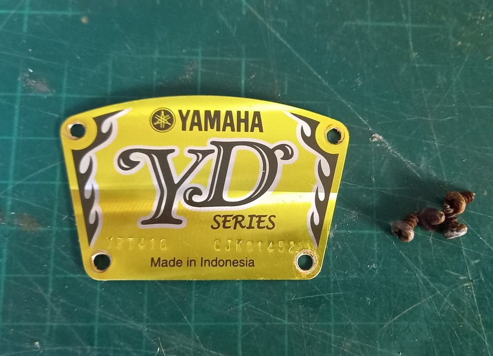 Yamaha YD drum badge