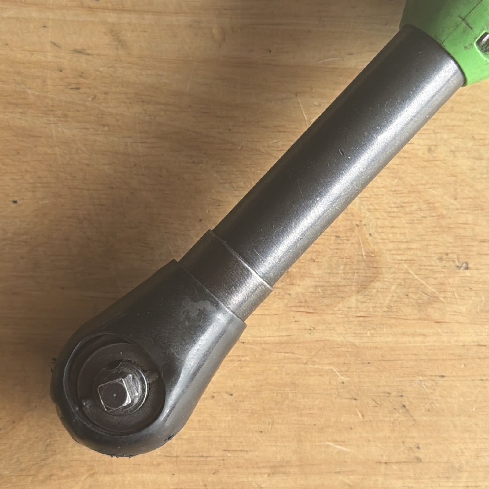 Snap On Tools Cordless Long Neck Ratchet 1/4" Drive Green W/ 1 Battery CTR717G