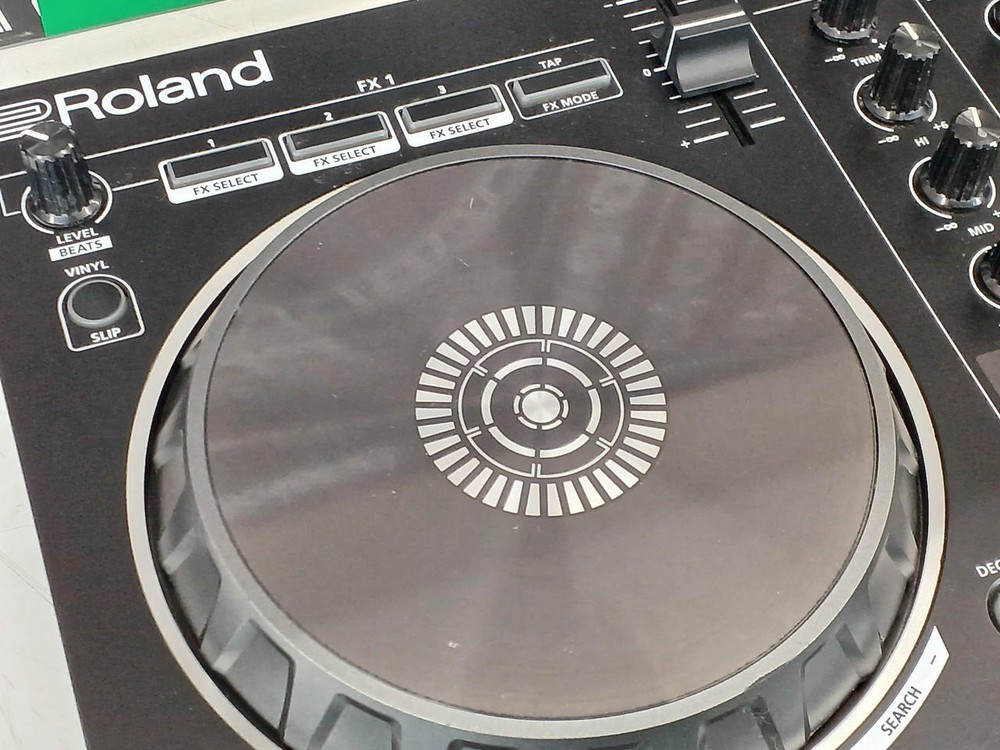 Roland DJ-202 2CH 4-Deck DJ Controller Serato USB Bus Powered Performance Pads
