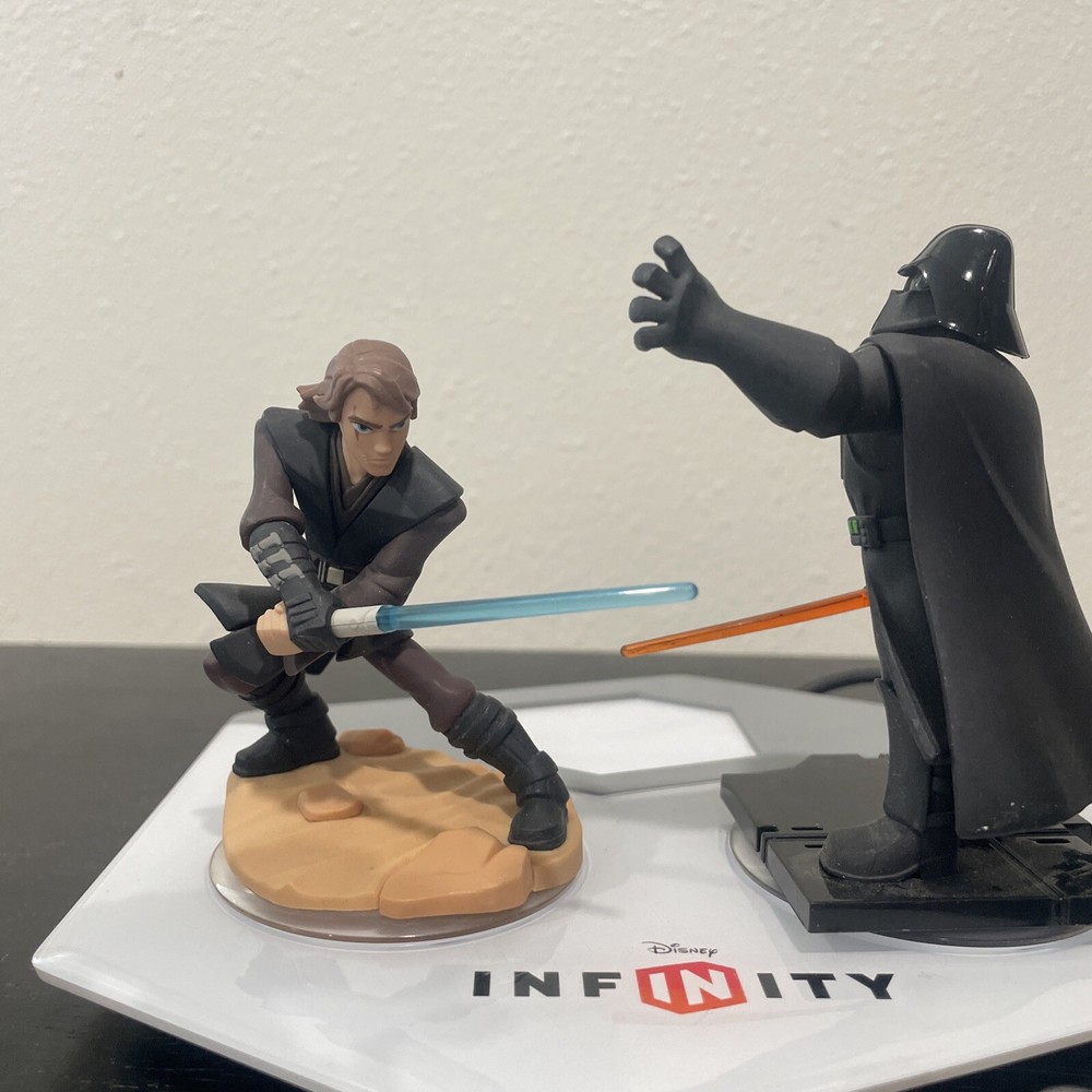Disney Star Wars Infinity Characters And Platform.