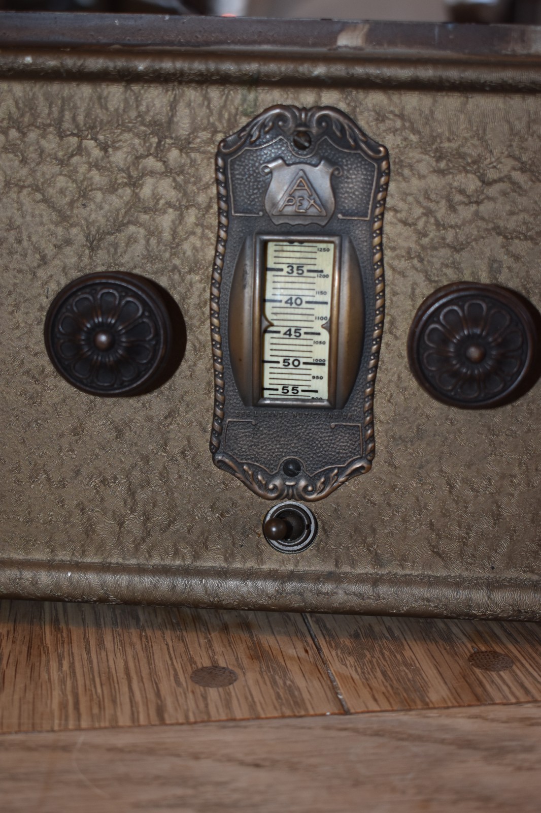 Vintage Neutrodyne Elec Recvr Breadbox Radio All tubes + Frost Fones 161 headset