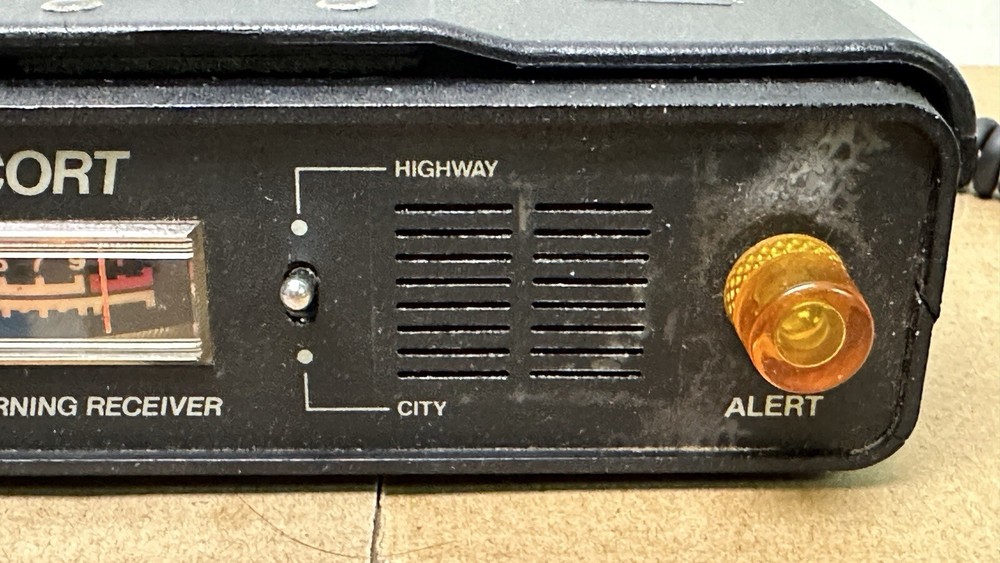 Cincinnati Microwave ESCORT Radar Detector w/ Mount, Cable -Meter not responding