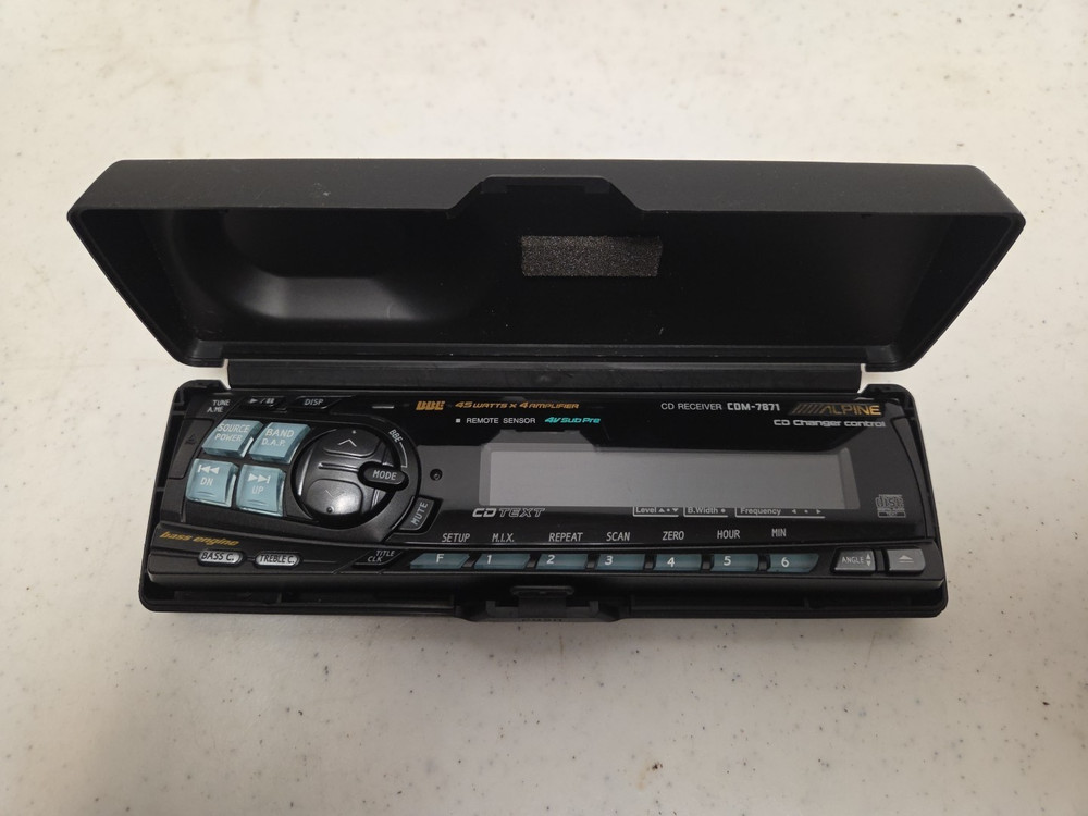 Alpine Audio Faceplate w Case CDM-7871
