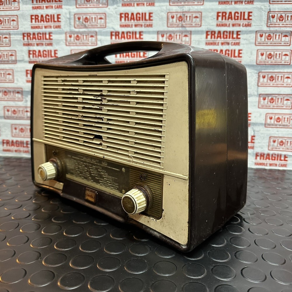 Vintage Stella bakelite valve radio