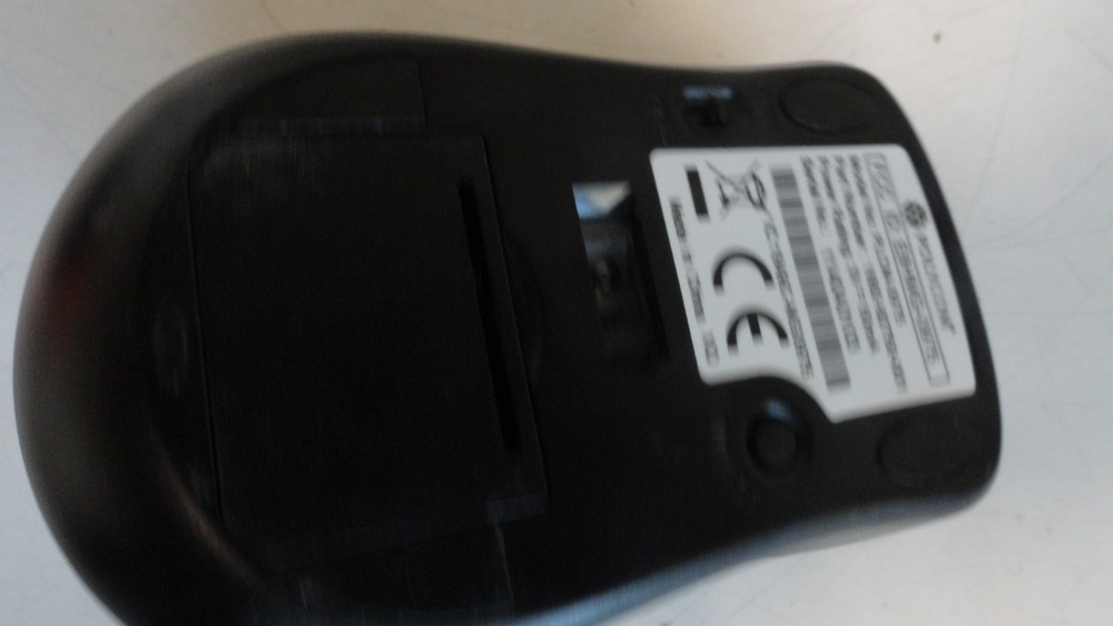 GG12: POLYCOM PLCM-0977 KEYBOARD PLCM-0975 Mouse WIRELESS