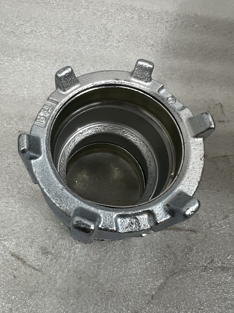 Thomas & Betts 8720 2-1/2" Threadless Coupling