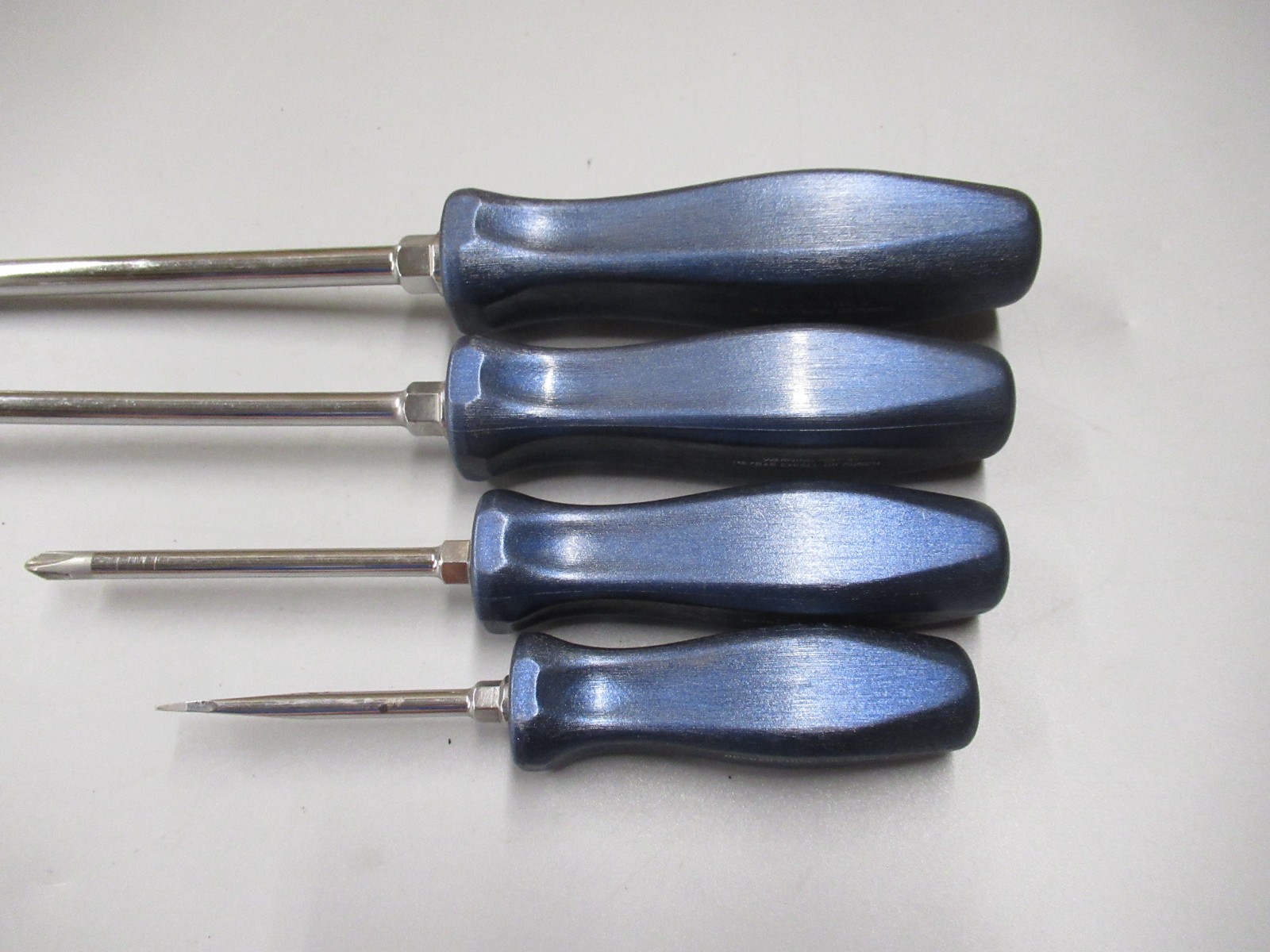 Set of 4 Snap-On SDD Flat & Phillips Blue Pearl Hard Handle Screwdrivers