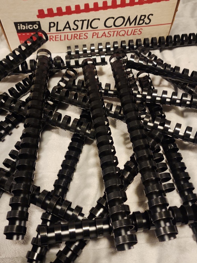 20 pieces Ibico Plastic Comb Bindings, 3/4" Diameter, 19 Ring .. 150 Sheet Cap.
