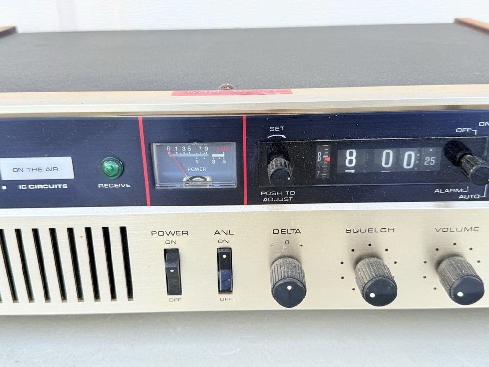 Vintage Courier Conqueror II CB Transceiver Radio Powers On Untested