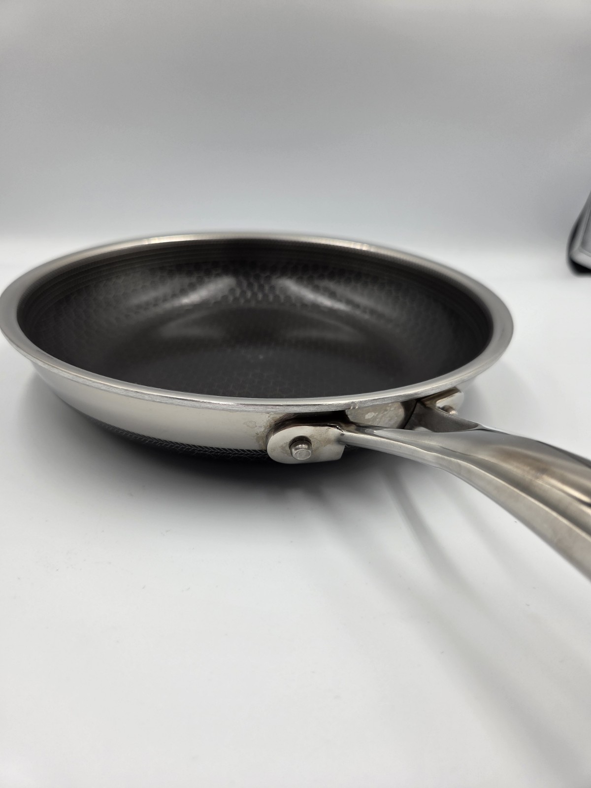 HexClad 8" Round Hybrid Stainless Steel Frying Pan Skillet Nonstick No Lid