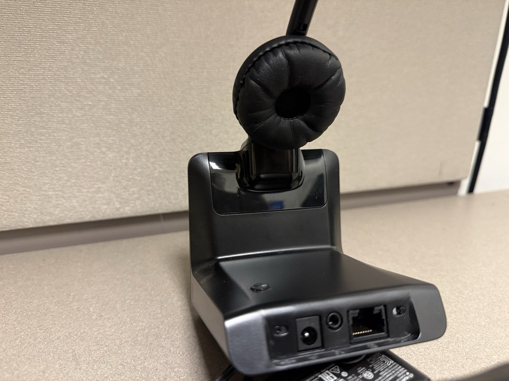 Plantronics C054A Wireless Headset System (power included)