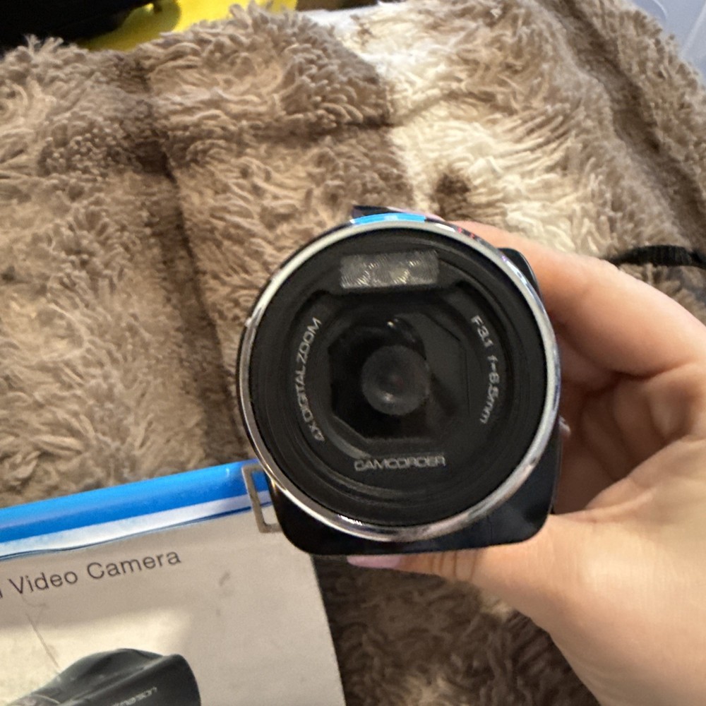 Emerson Evc 720 Digital Video Camera-UNTESTED comes with case