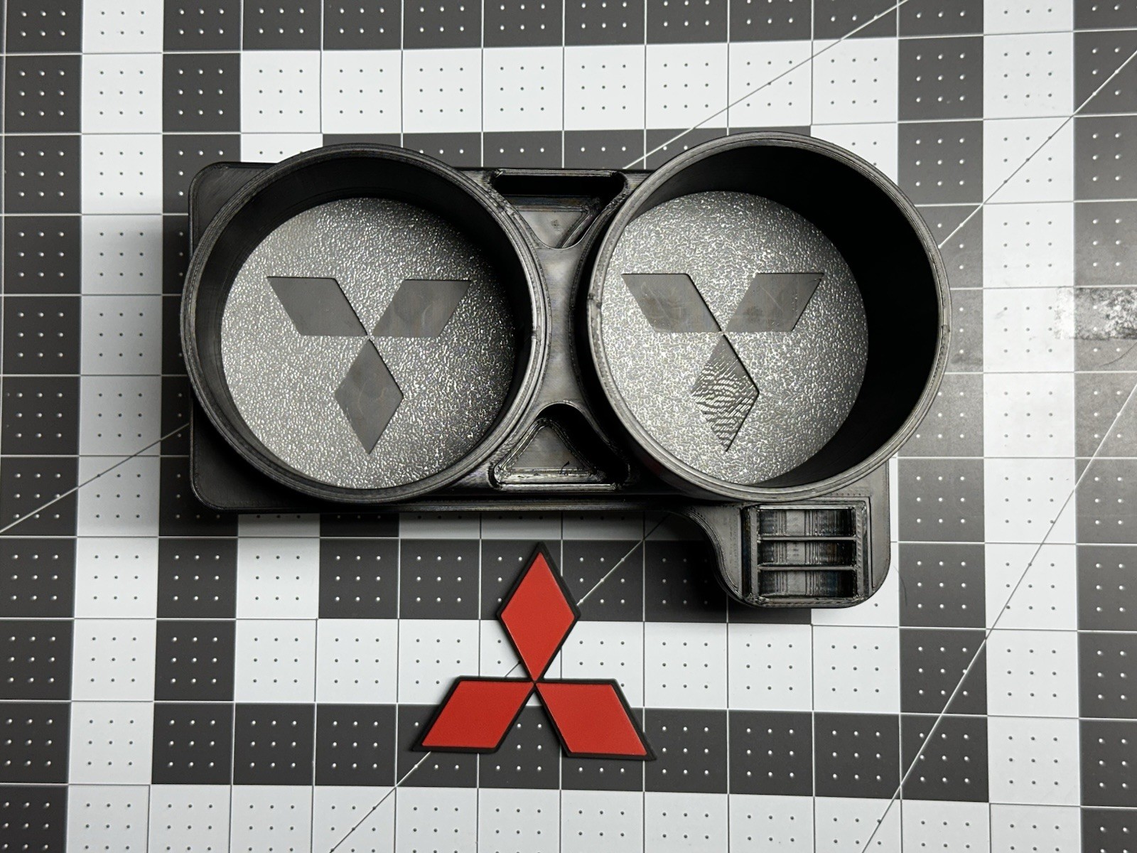 1992 - 2000 Mitsubishi Montero Pajero Gen 2 2.5 Dual Cup Holders