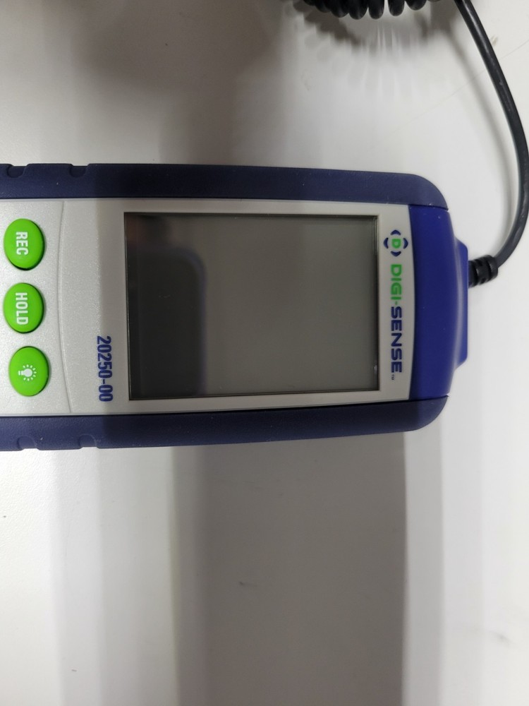 Digi-Sense 20250-00 Data Logging Light Meter works great!