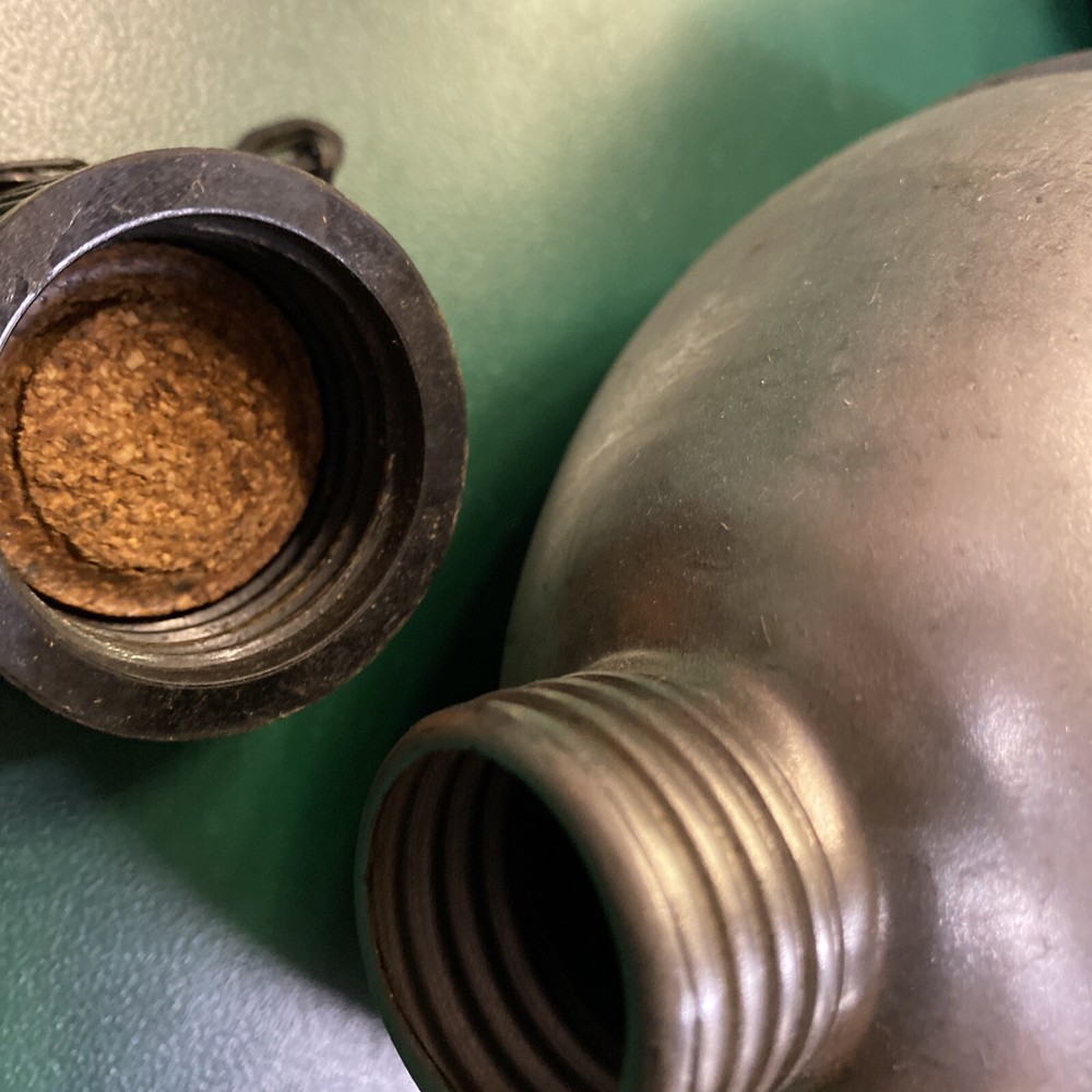 WW2 ARMY 1 QT CANTEEN METAL STAINLESS, USED