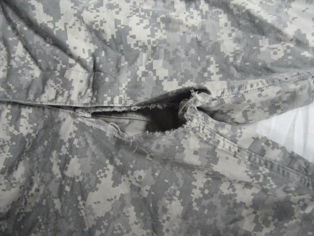 HUNTING WINDPROOF ACU CARGO SHORTS LARGE WITH DEFECTS SI 1210