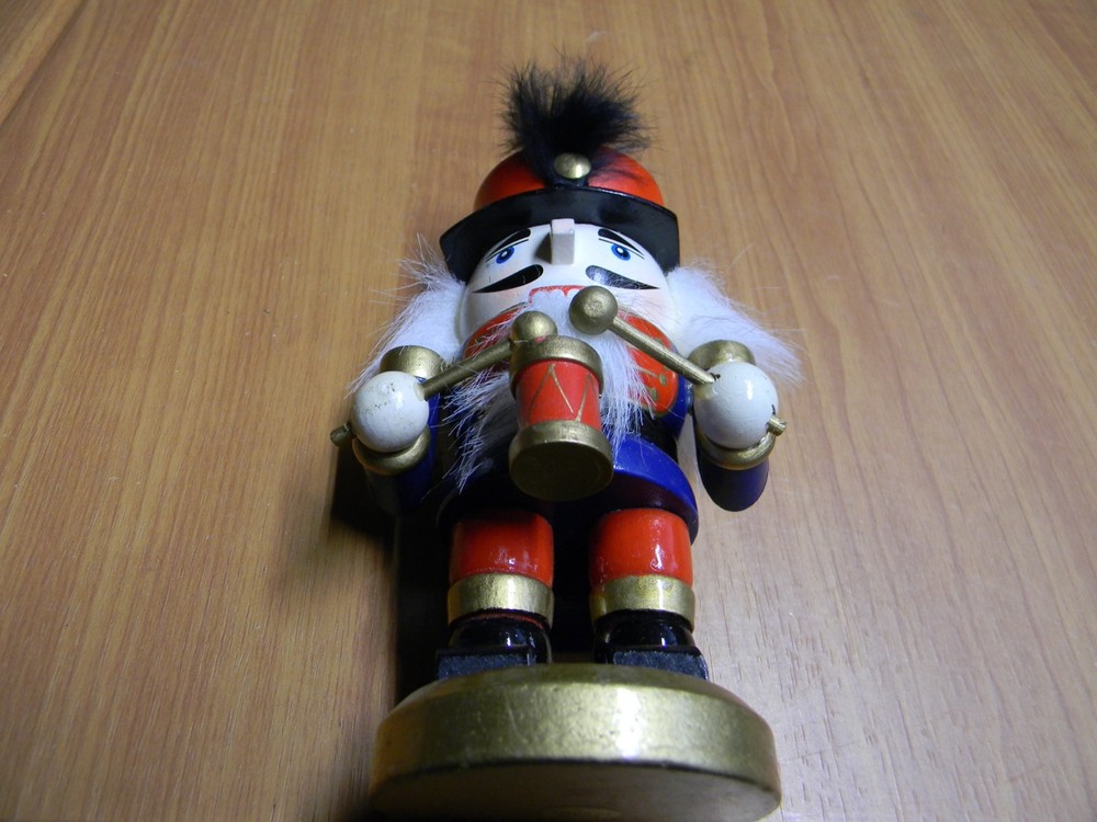 Nutcracker 5" Wooded Standing Drummer