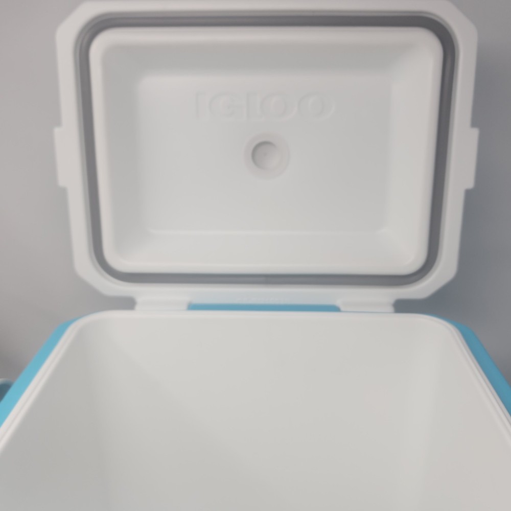 Igloo Ice Chest 11qt 14 Cans Capacity. New