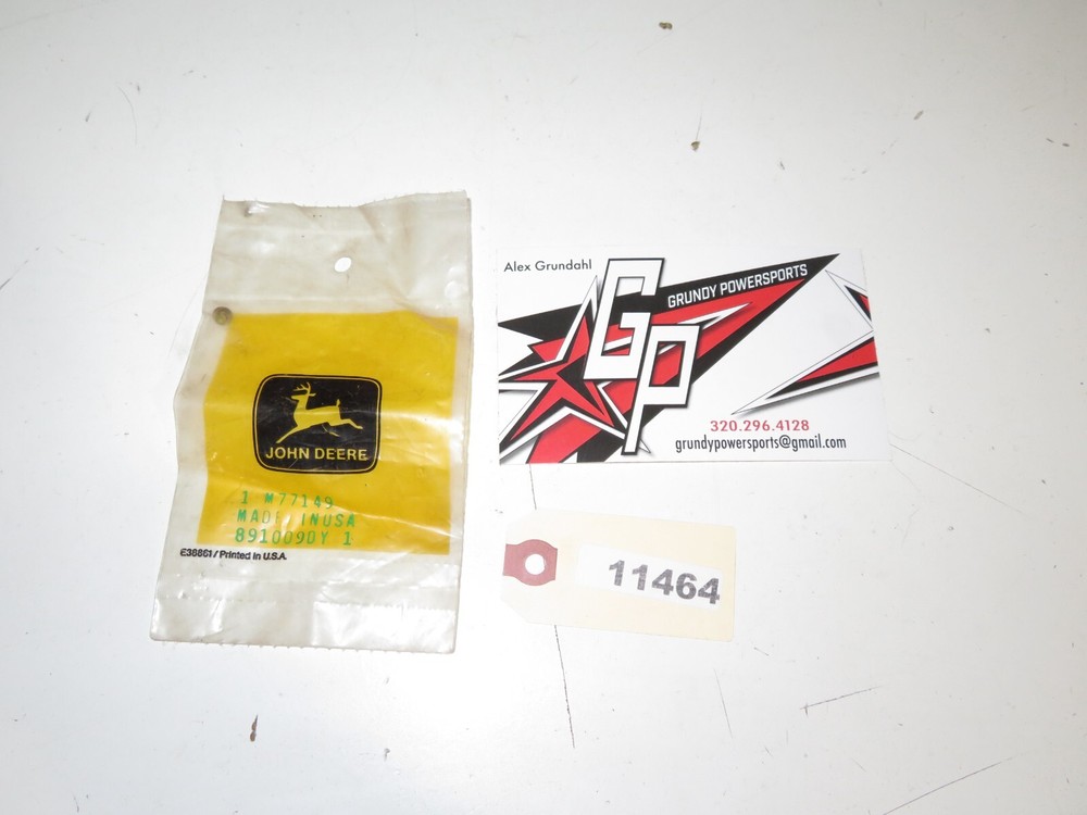 John Deere  - New NOS Screw - M77149