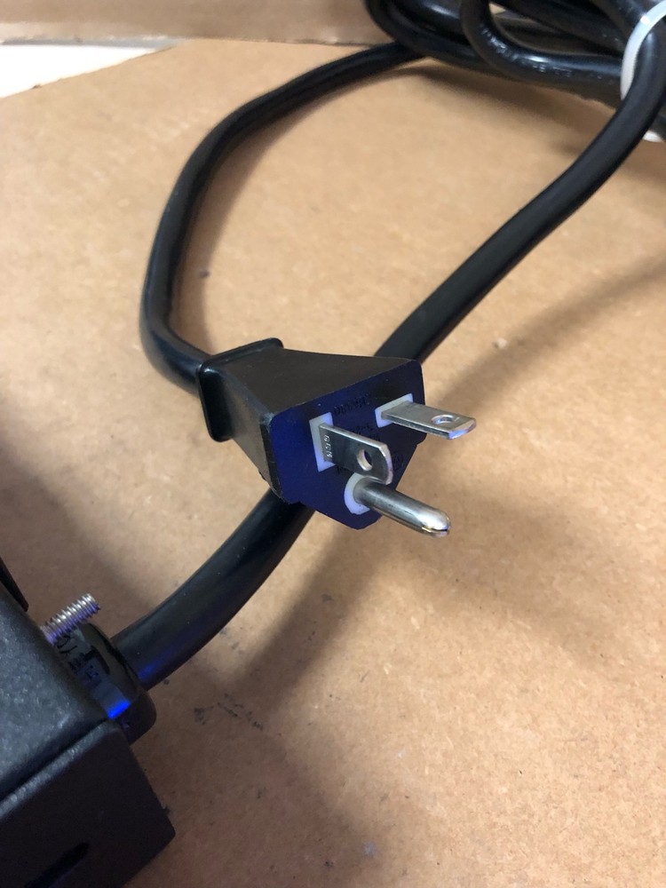 APC POWER DISTRIBUTION UNIT AP9555