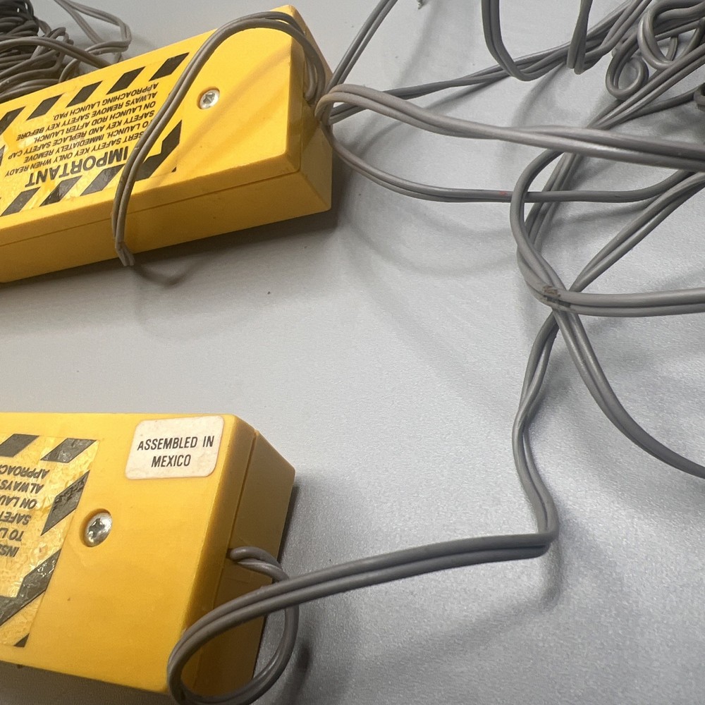 2 ESTES Electron Beam Model Rocket Launch Controllers Safety Key Slot USED