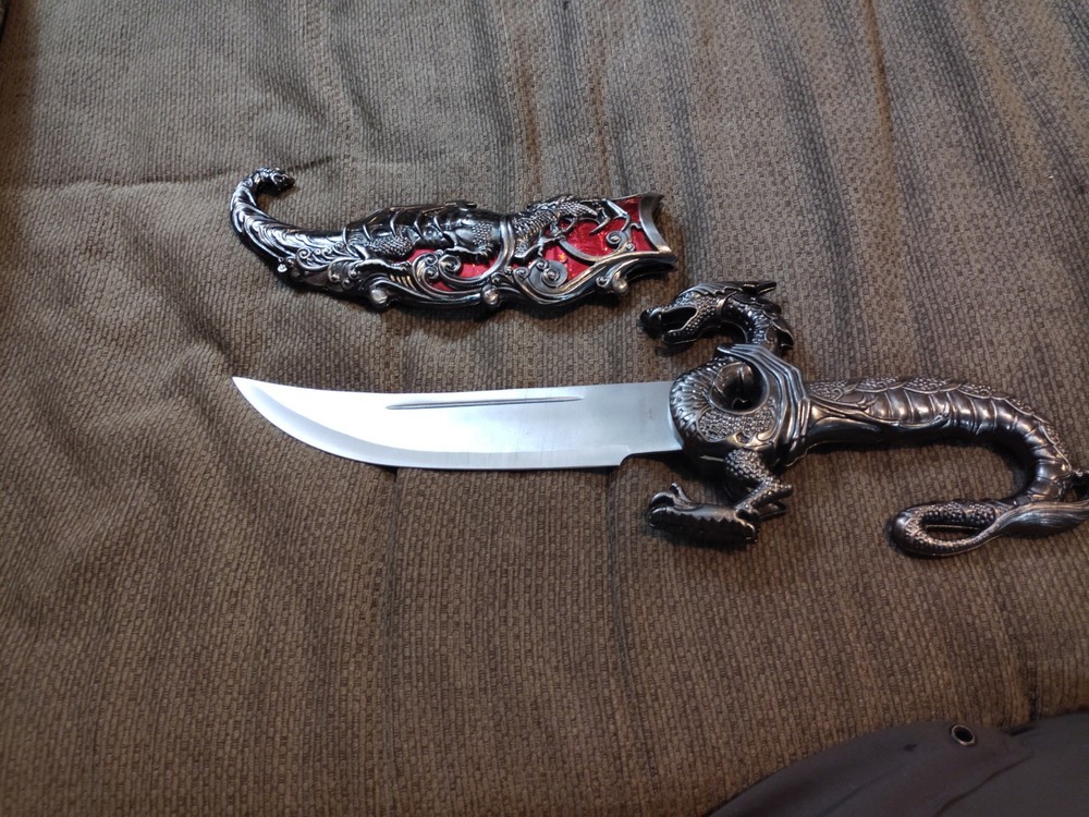 Amazing and Heavy Dragon dagger With Case (Great Condition) 9" Blade