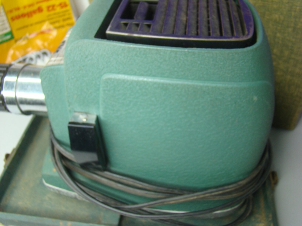 Skyline SVE Model No C Vintage Projector needs bulb