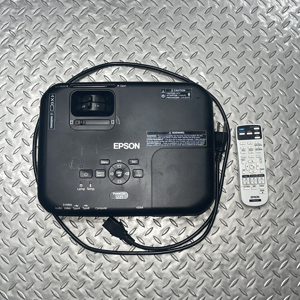 Epson PowerLite 1221 3LCD Projector H429A 1 - GREAT CONDITION