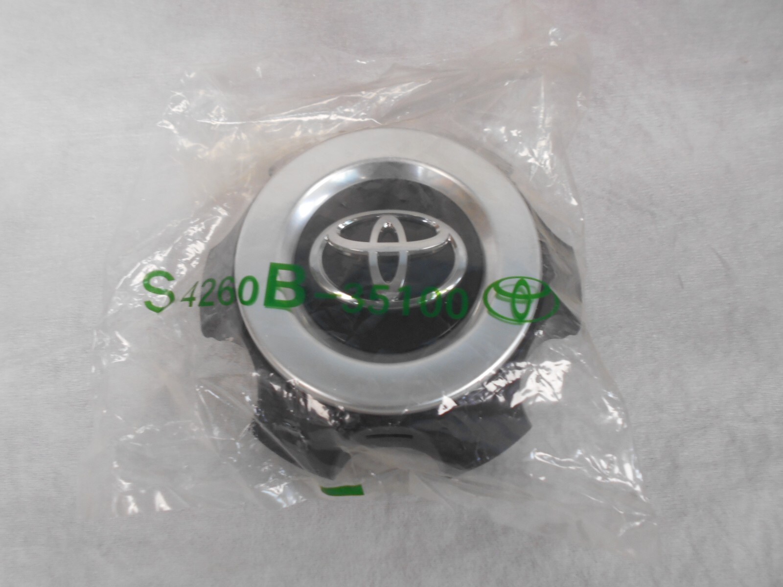 2016-2024 Toyota 4Runner center cap Brand NEW black OEM