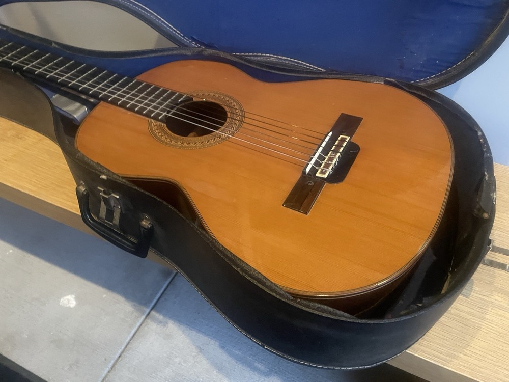 Jose Ramirez R4 Classical Nylon String Guitar