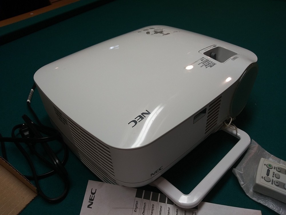 NEC VT695 Portable Projector LCD Multimedia Data w/ Remote Cords & Ceiling Mount