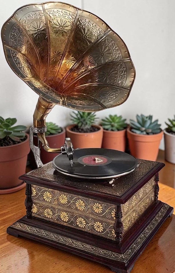 Antique Gramophone, Fully Functional Working Phonograph, win-up record player