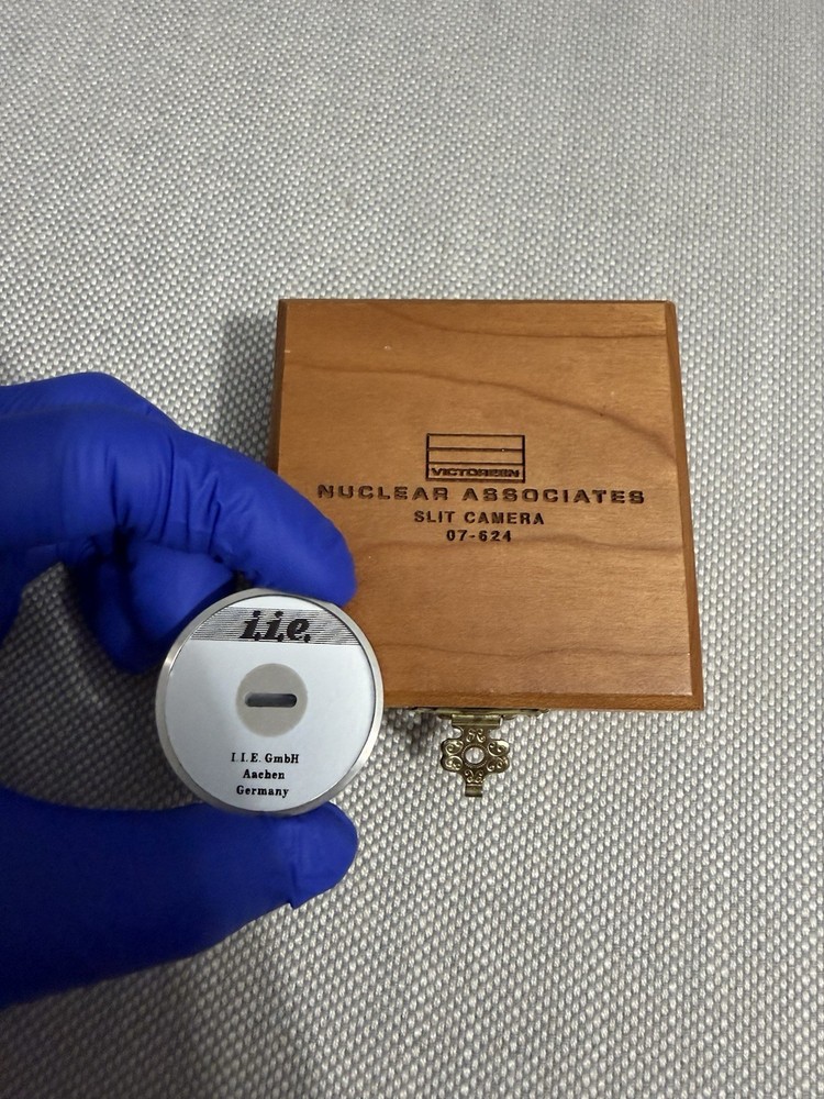 Victoreen Nuclear Associates Slit Camera (model 07-624)