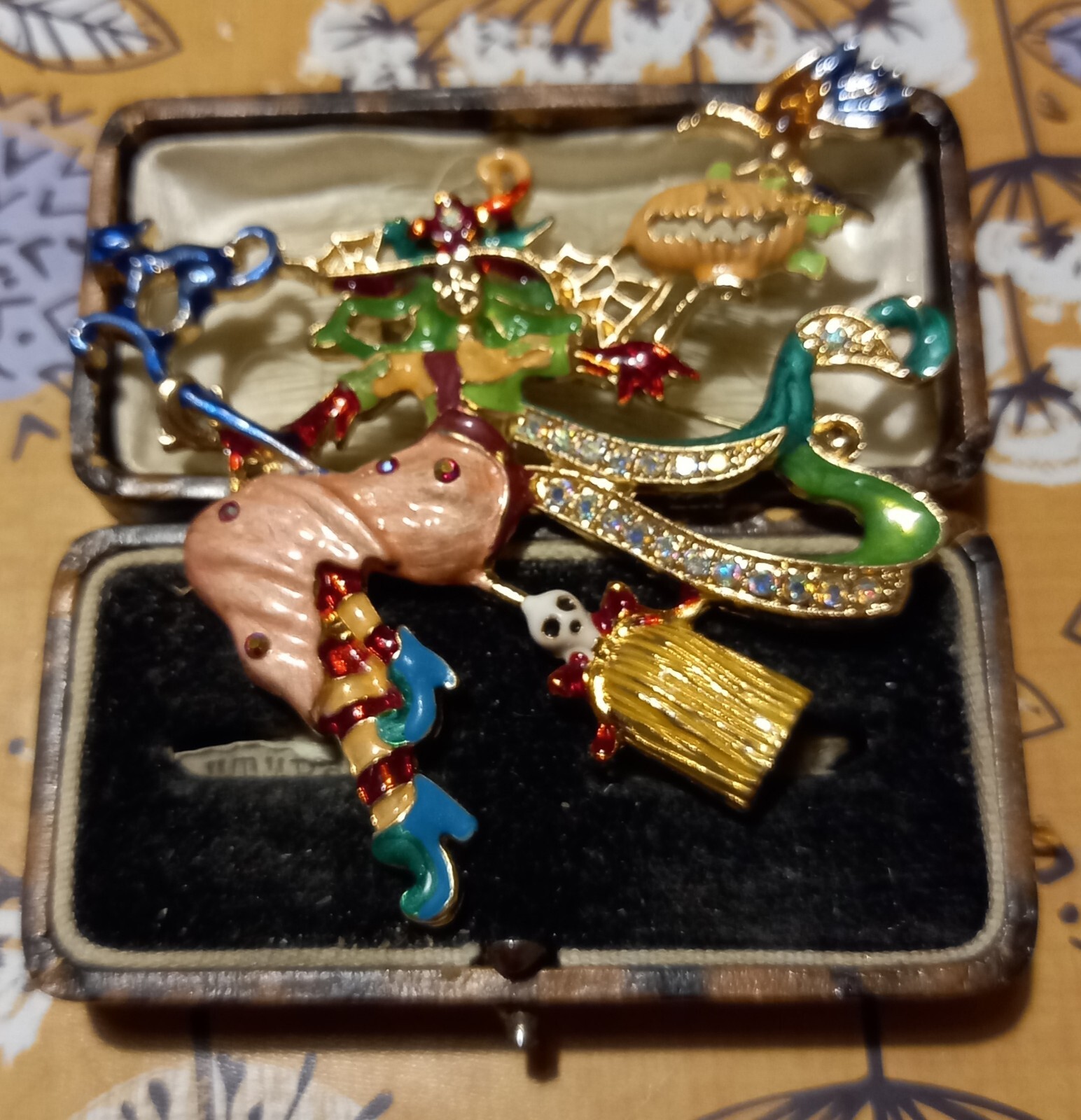 VINTAGE STYLE GOLDTONE WITCH PUMPKIN BROOCH LARGE BIG SPECTACULAR HALLOWEEN