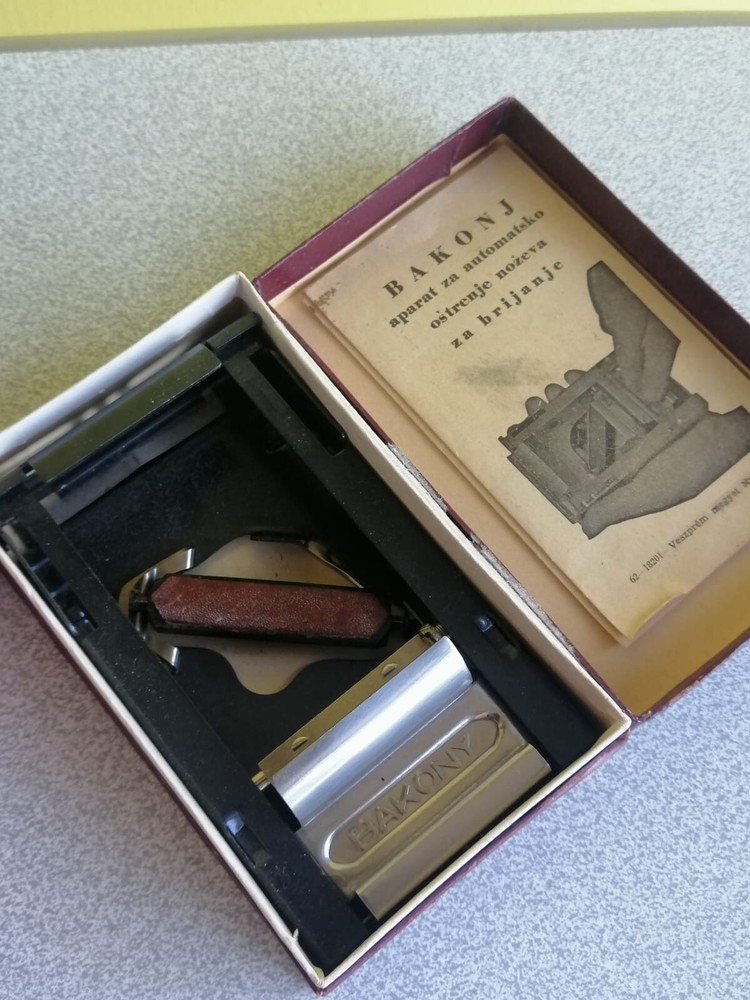 Antique razor sharpening tool /antique razor/razor