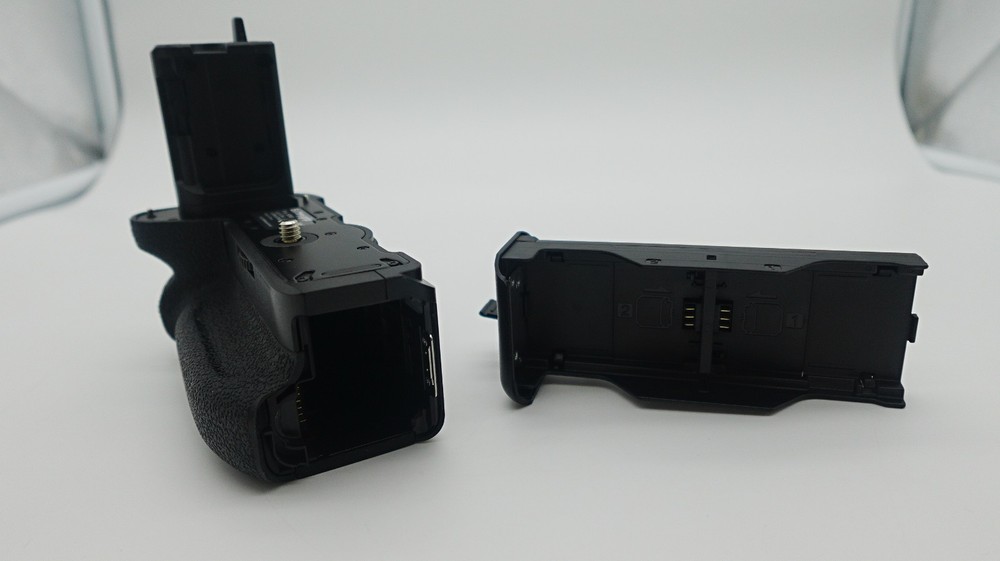 Mcoplus Professional Vertical Battery Grip Extension VG-C3EM Replacement Battery