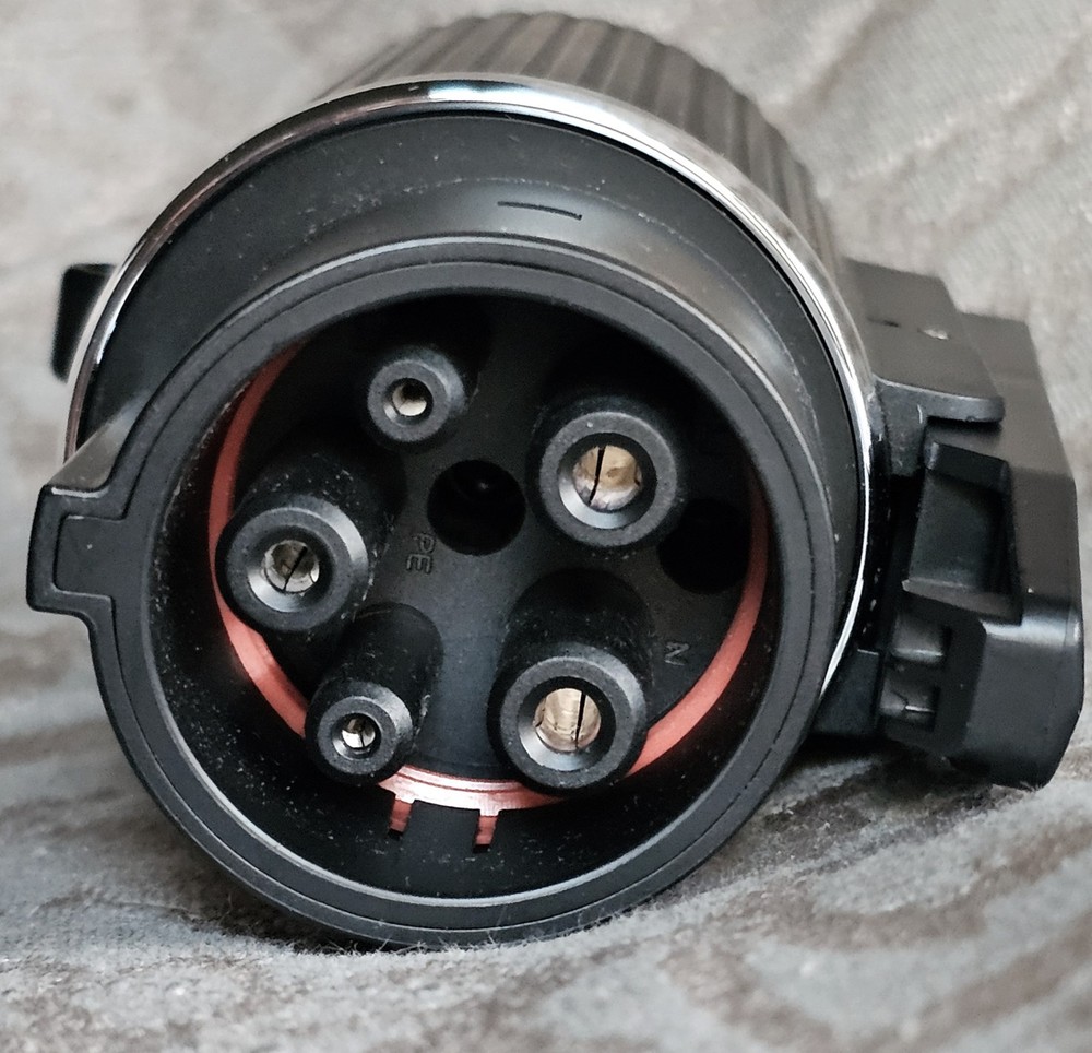 Mavulo Tesla to J1772 Charging Adapter