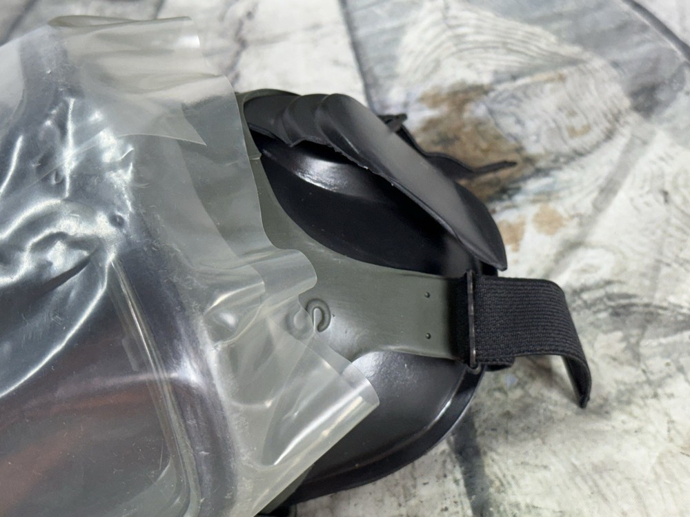 US M40 Gas Mask Small . Face Mask, Filter & Extra Inserts-C