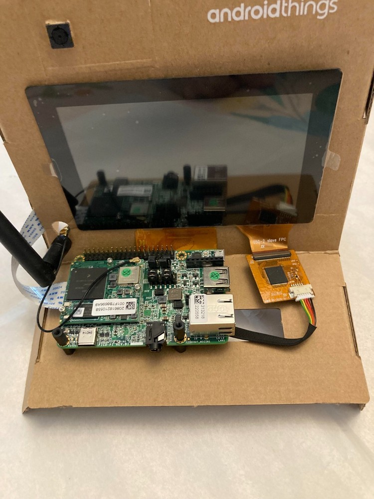 Google Android Things Developer Kit, Cardboard computer, 5" LCD touch-screen