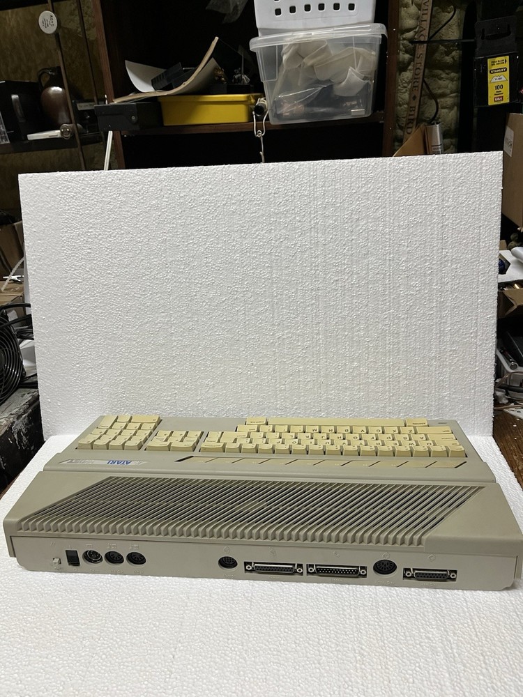 atari 520 st computer & Power Supply Powers On