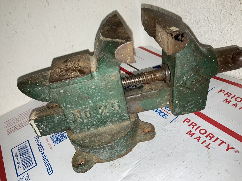Littlestown No. 25 Bench Vise missing Clamp Tip 3-1/2"