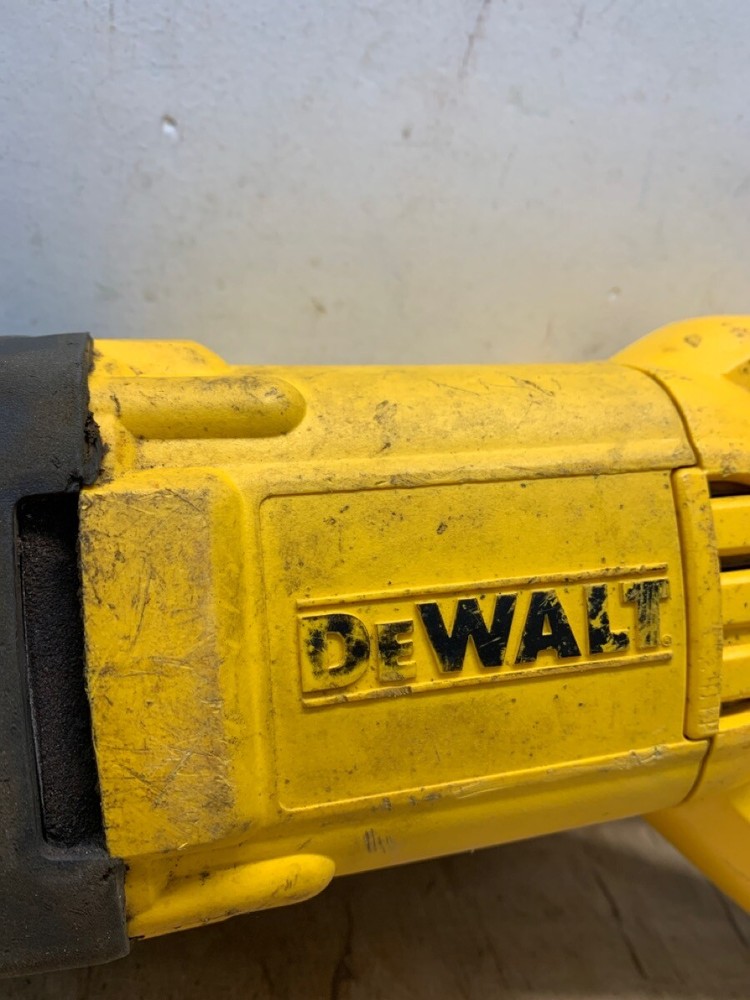 DEWALT DWE305 RECIPROCATING SAW (E10041774)