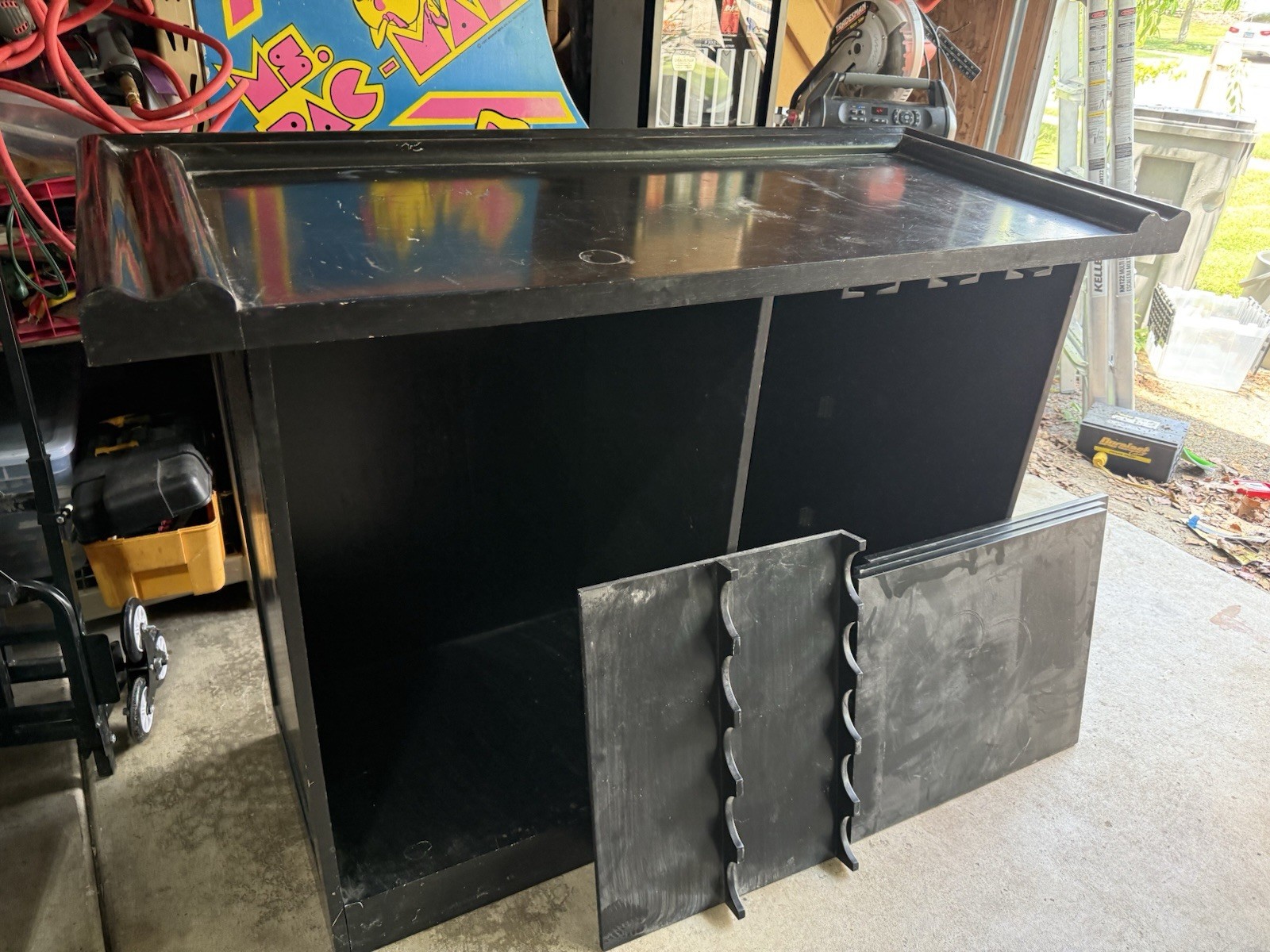 Premium Solid Wood Home Dry Bar with Ample Storage - Black Used 60"