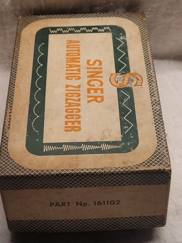 Vintage Singer Automatic Zigzagger With Original Box And Phamplet