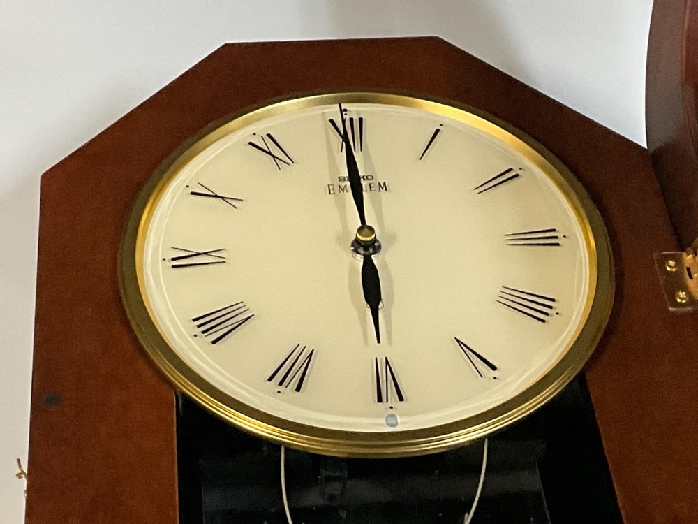 SEIKO EMBLEM WALL CLOCK, AHS001BH, DAMAGED, READ!