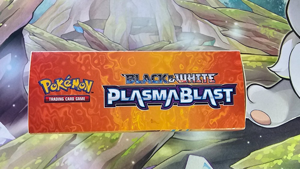 2012 Black & White Plasma Blast Pre-Release Deck Box Featuring Genesect