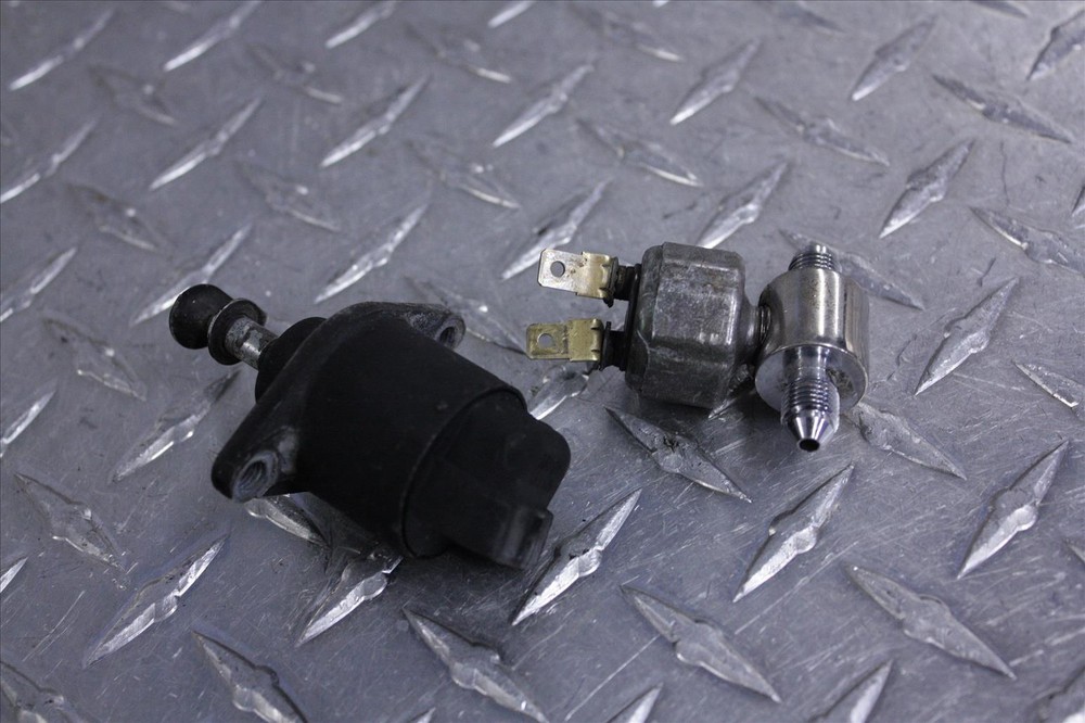 2001 HARLEY DAVIDSON FLTRI MISC SENSORS PAIR SET 2 SENSOR SWITCH 01