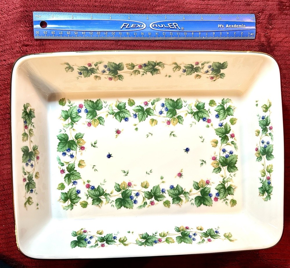 1990s Andrea by Sadek Vineyard 10” Oblong or Rectangular Baker (F)